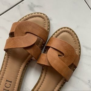 NWOT VICI Twisted Faux Leather Sandals